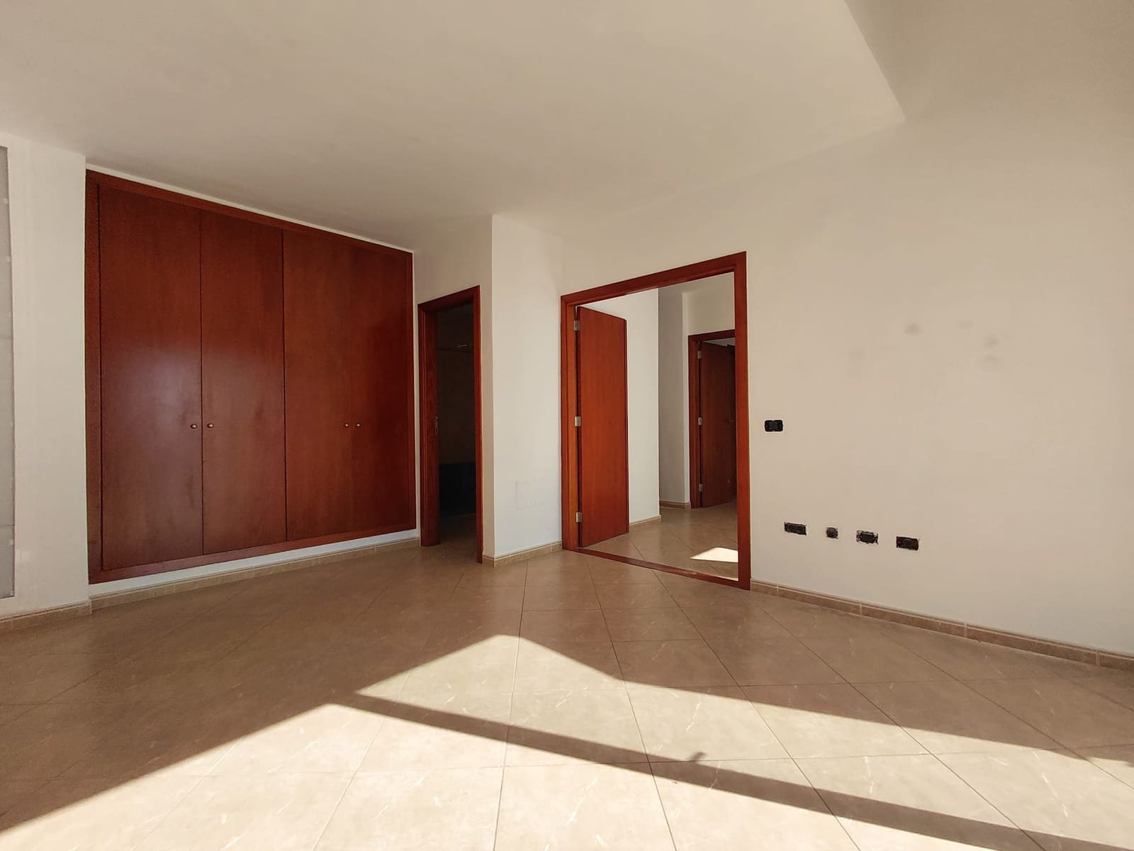 3 makuuhuone Huvila vuokrattavana paikassa Costa Adeje mukana uima-altaan 
autotalli - 2 500 € (Ref: 9624030)