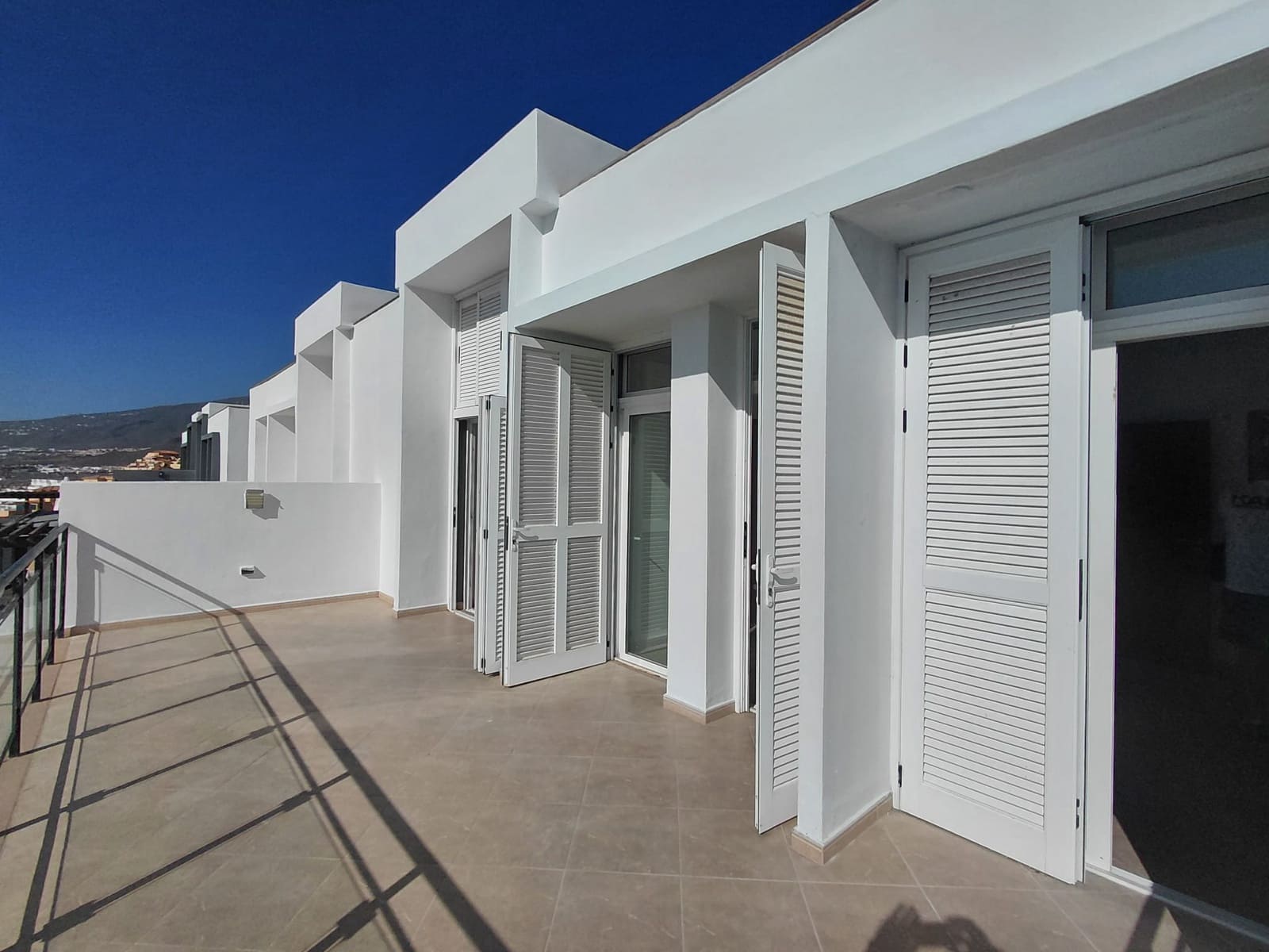 3 makuuhuone Huvila vuokrattavana paikassa Costa Adeje mukana uima-altaan 
autotalli - 2 500 € (Ref: 9624030)