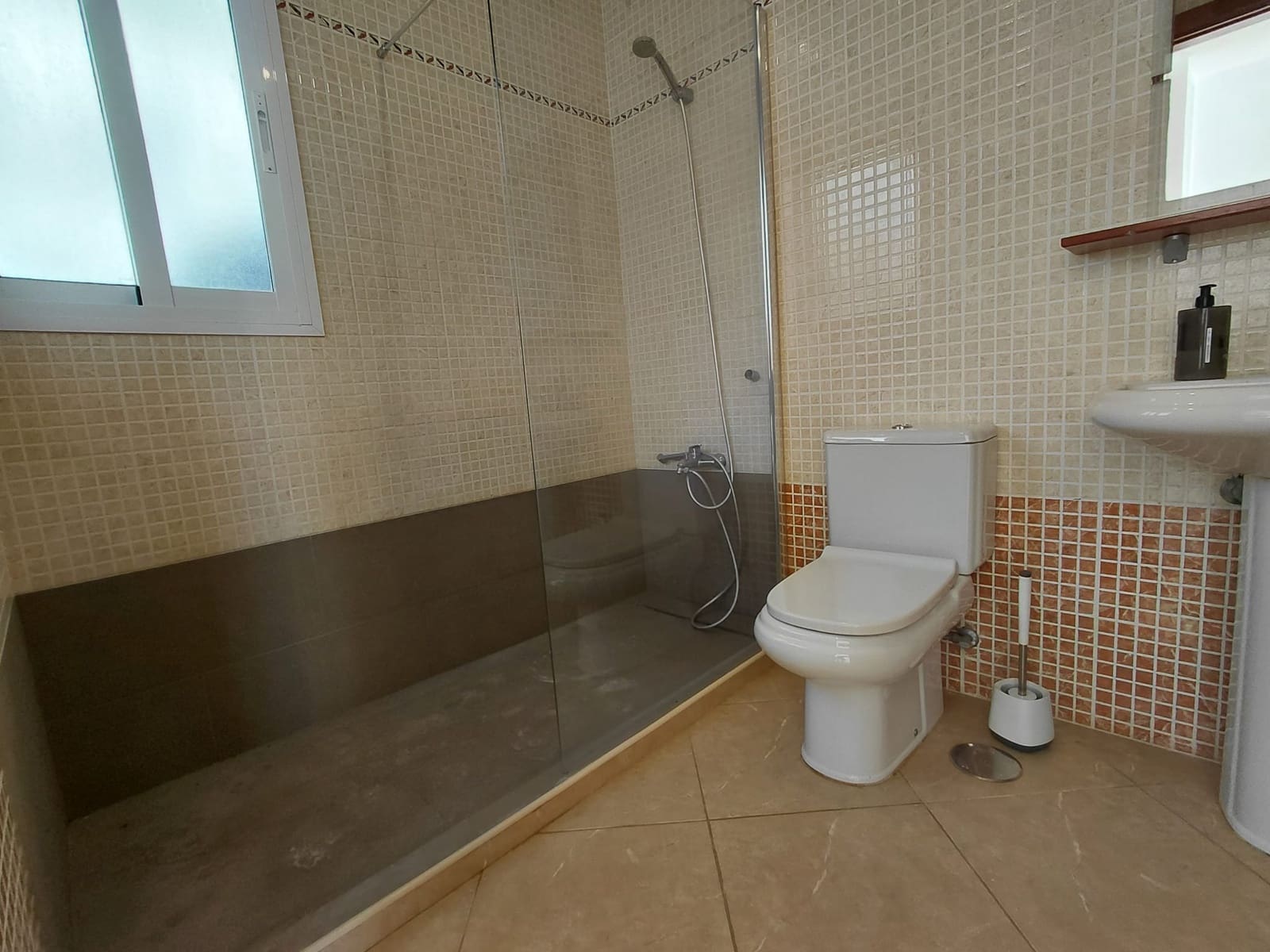 3 makuuhuone Huvila vuokrattavana paikassa Costa Adeje mukana uima-altaan 
autotalli - 2 500 € (Ref: 9624030)