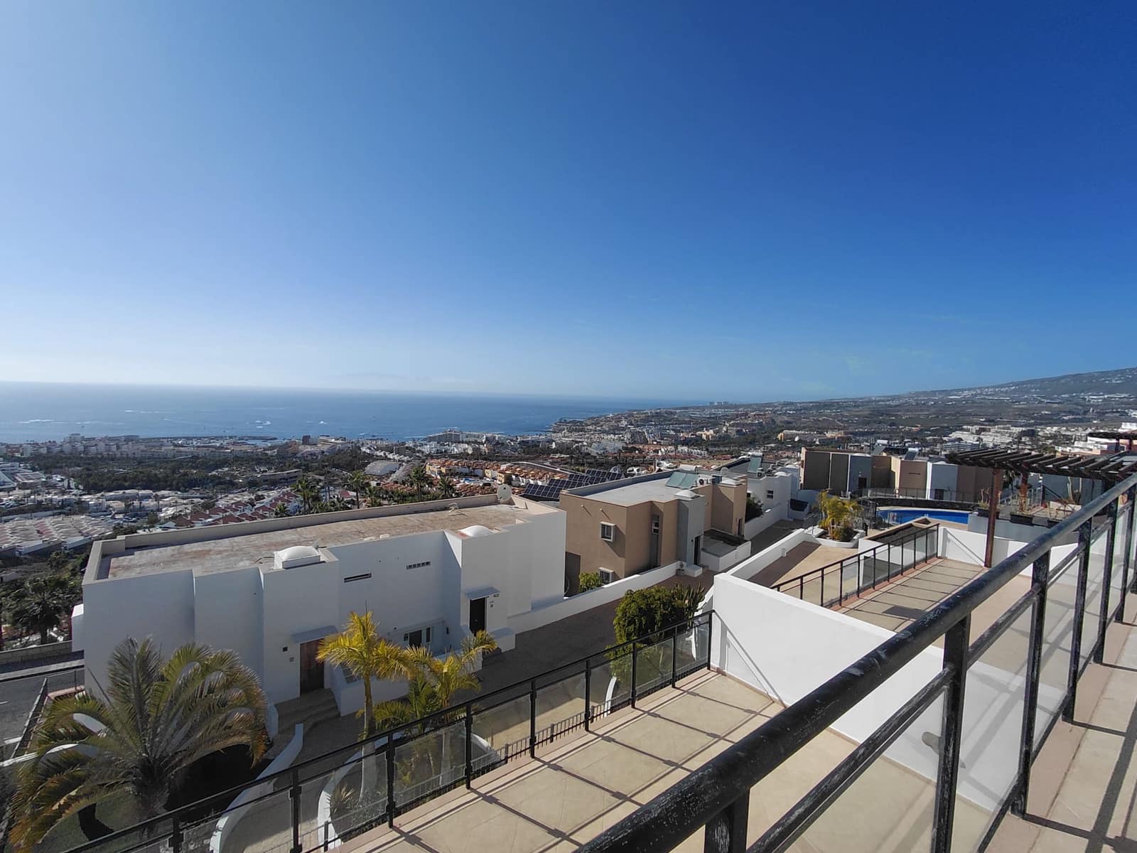 3 makuuhuone Huvila vuokrattavana paikassa Costa Adeje mukana uima-altaan 
autotalli - 2 500 € (Ref: 9624030)