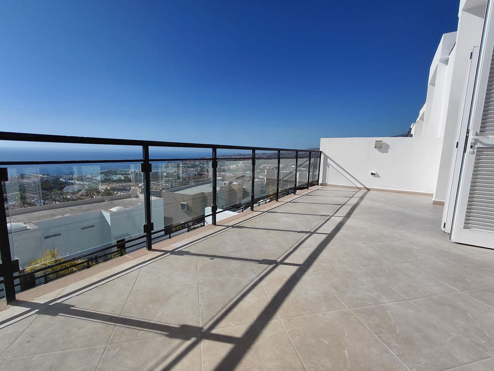 3 makuuhuone Huvila vuokrattavana paikassa Costa Adeje mukana uima-altaan 
autotalli - 2 500 € (Ref: 9624030)