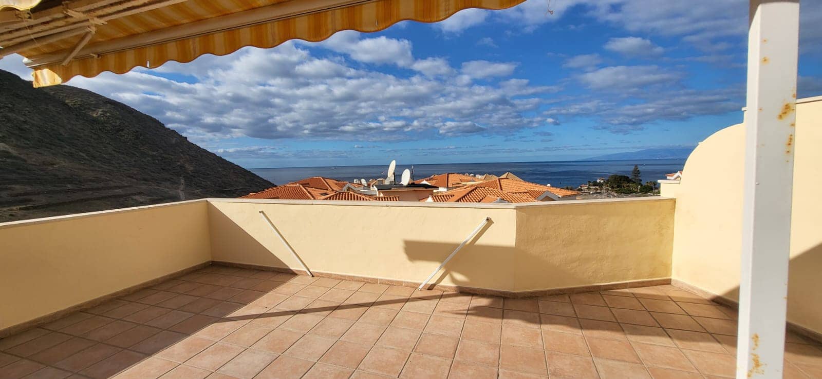 2 soveværelse Penthouse til salg i Arona med swimmingpool - € 650.000 (Ref: 9626450)