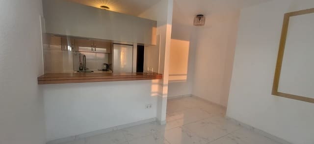 Appartement de 2 chambres à louer à Adeje avec piscine - 1 500 € (Ref: 9646749)