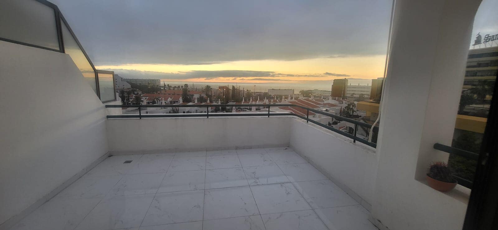 Appartement de 2 chambres à louer à Adeje avec piscine - 1 500 € (Ref: 9646749)