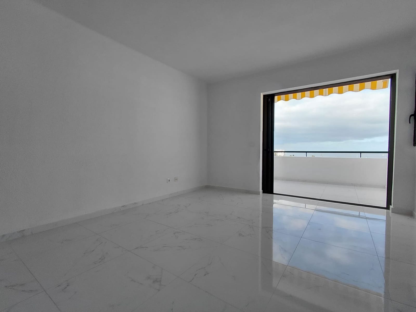 Appartement de 3 chambres à louer à Adeje - 1 550 € (Ref: 9646749)