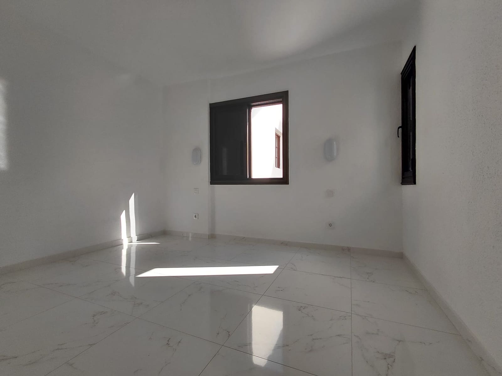 Appartement de 3 chambres à louer à Adeje - 1 550 € (Ref: 9646749)