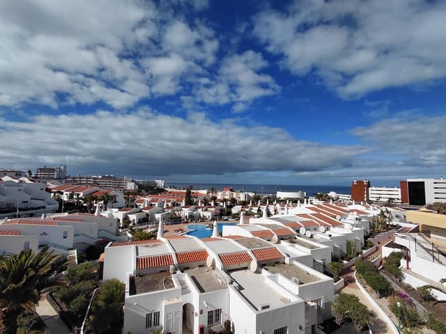 2 quarto Apartamento para arrendar em Adeje com piscina - 1 500 € (Ref: 9646749)