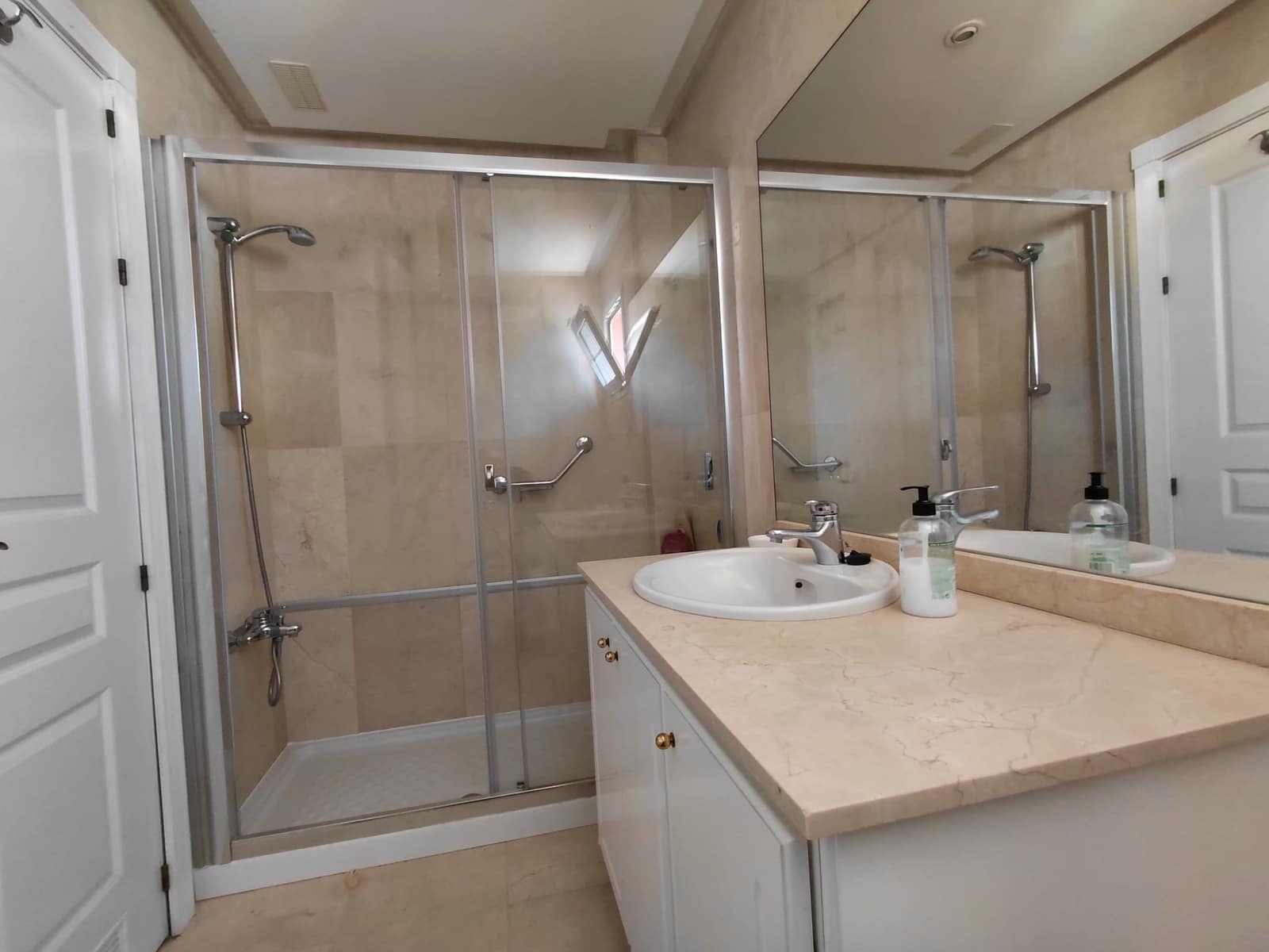 2 chambre Appartement à vendre à Adeje avec piscine garage - 750 000 € (Ref: 9688665)