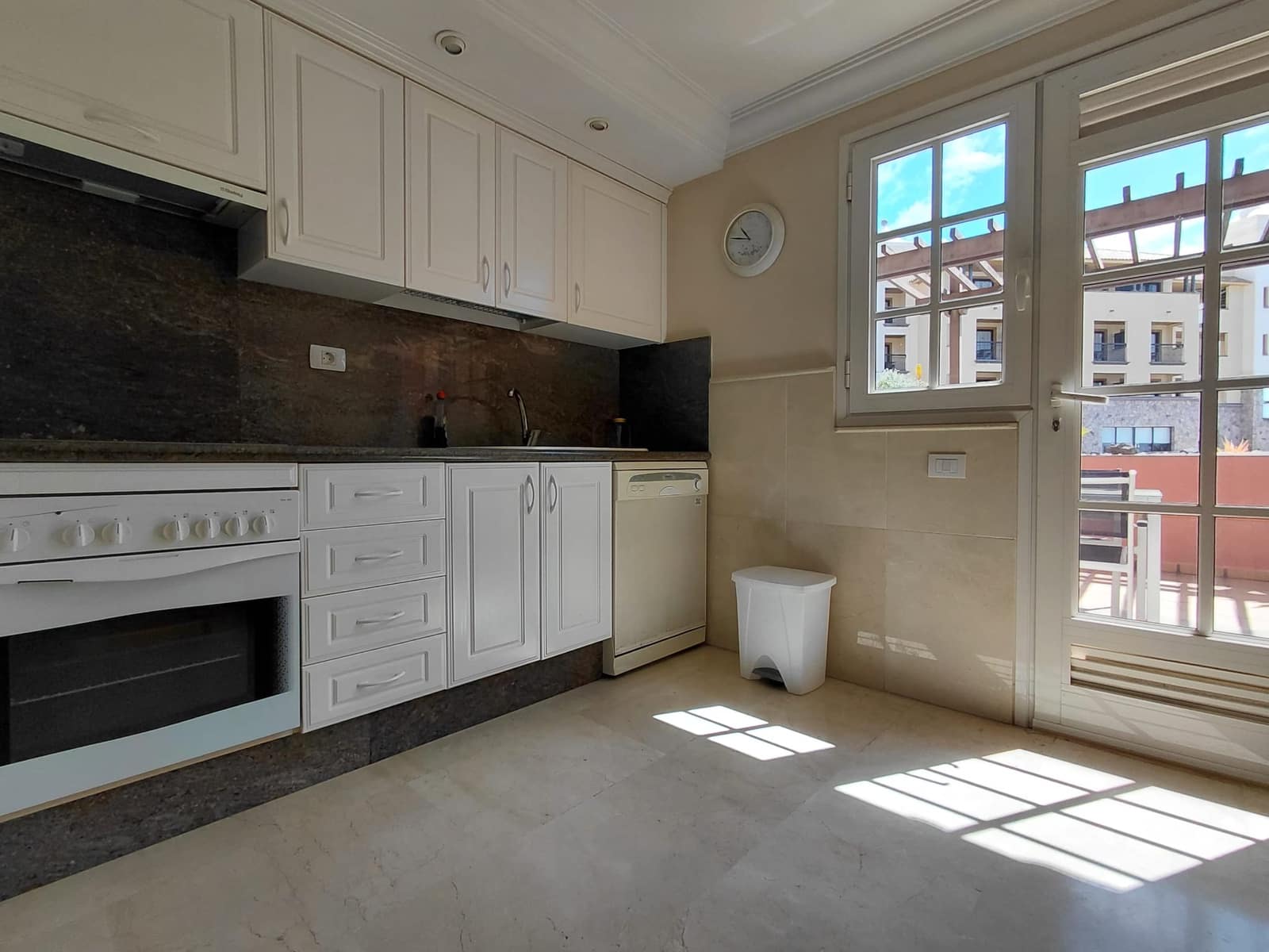 2 chambre Appartement à vendre à Adeje avec piscine garage - 750 000 € (Ref: 9688665)