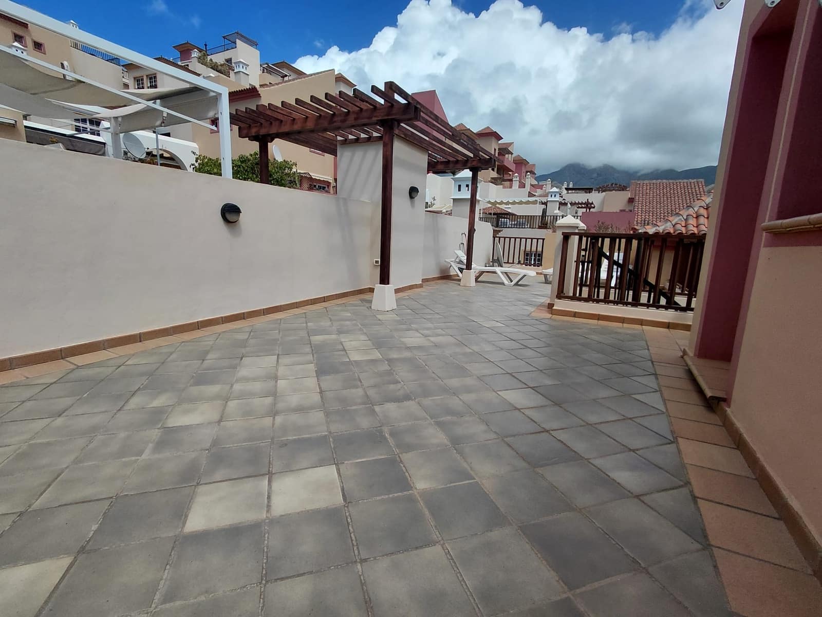 2 chambre Appartement à vendre à Adeje avec piscine garage - 750 000 € (Ref: 9688665)