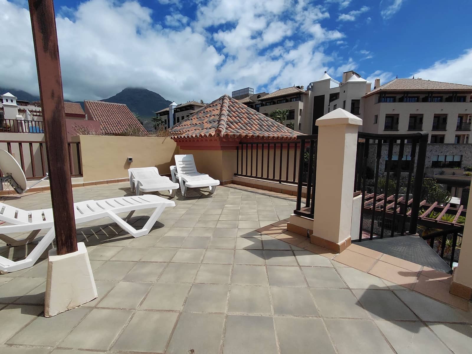 2 chambre Appartement à vendre à Adeje avec piscine garage - 750 000 € (Ref: 9688665)