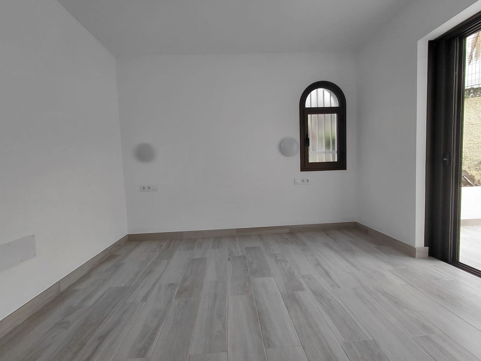 2 bedroom Apartment for rent in Adeje with pool - € 1,775 (Ref: 9703331)