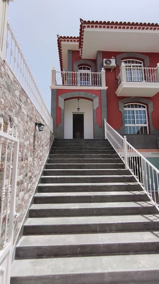 3 bedroom Villa for rent in Adeje with pool garage - € 4,500 (Ref: 9740182)