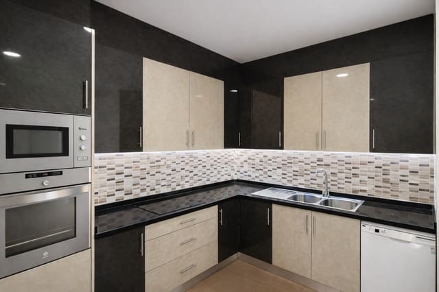 3 Zimmer Villa zu vermieten in Adeje mit Pool Garage - 4.500 € (Ref: 9740182)