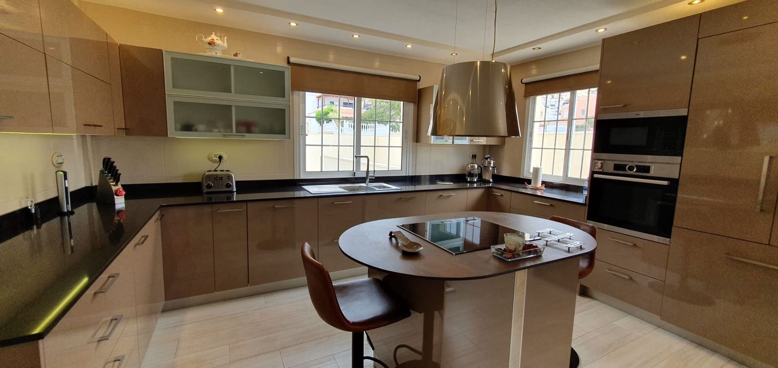3 soverom Villa til salgs i Adeje med svømmebasseng garasje - € 1 600 000 (Ref: 9867962)