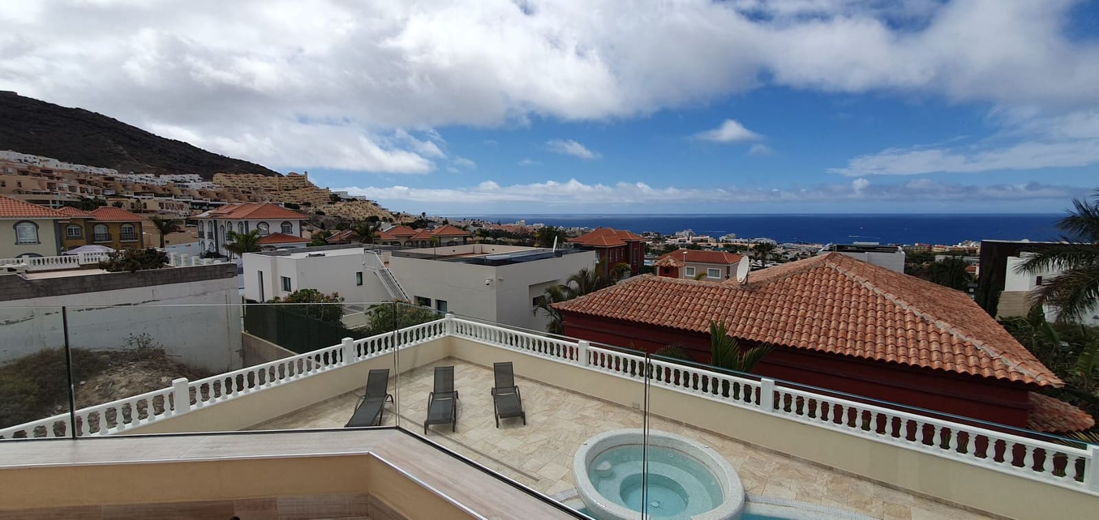 3 soverom Villa til salgs i Adeje med svømmebasseng garasje - € 1 600 000 (Ref: 9867962)