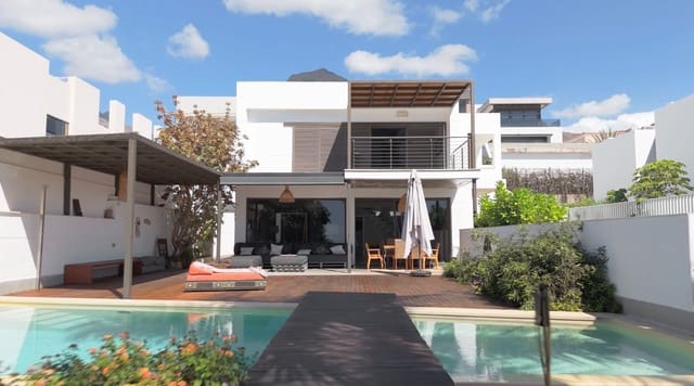 4 sypialnia Willa na sprzedaż w Adeje z basenem garażem - 2 625 000 € (Ref: 9869708)