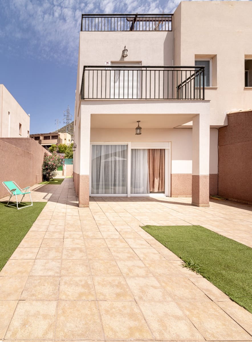 4 slaapkamer Villa te huur in Adeje met garage - € 2.500 (Ref: 9934903)