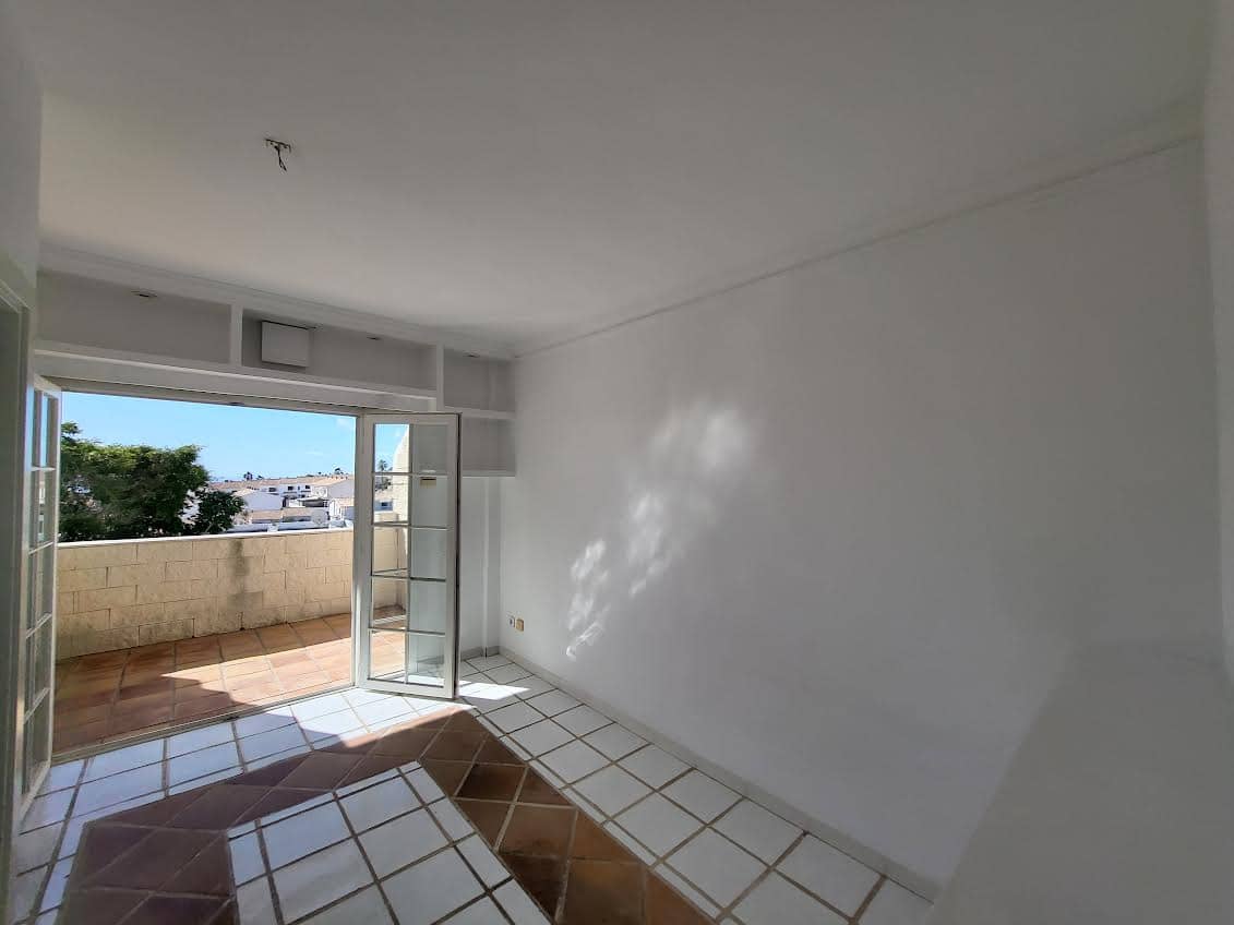 Penthouse de 3 chambres à louer à Arona avec garage - 1 800 € (Ref: 9934908)