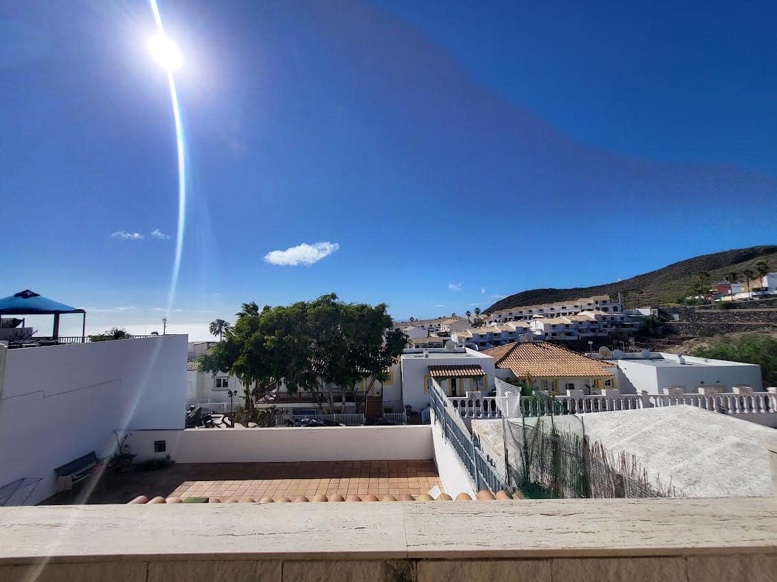 Penthouse de 3 chambres à louer à Arona avec garage - 1 800 € (Ref: 9934908)
