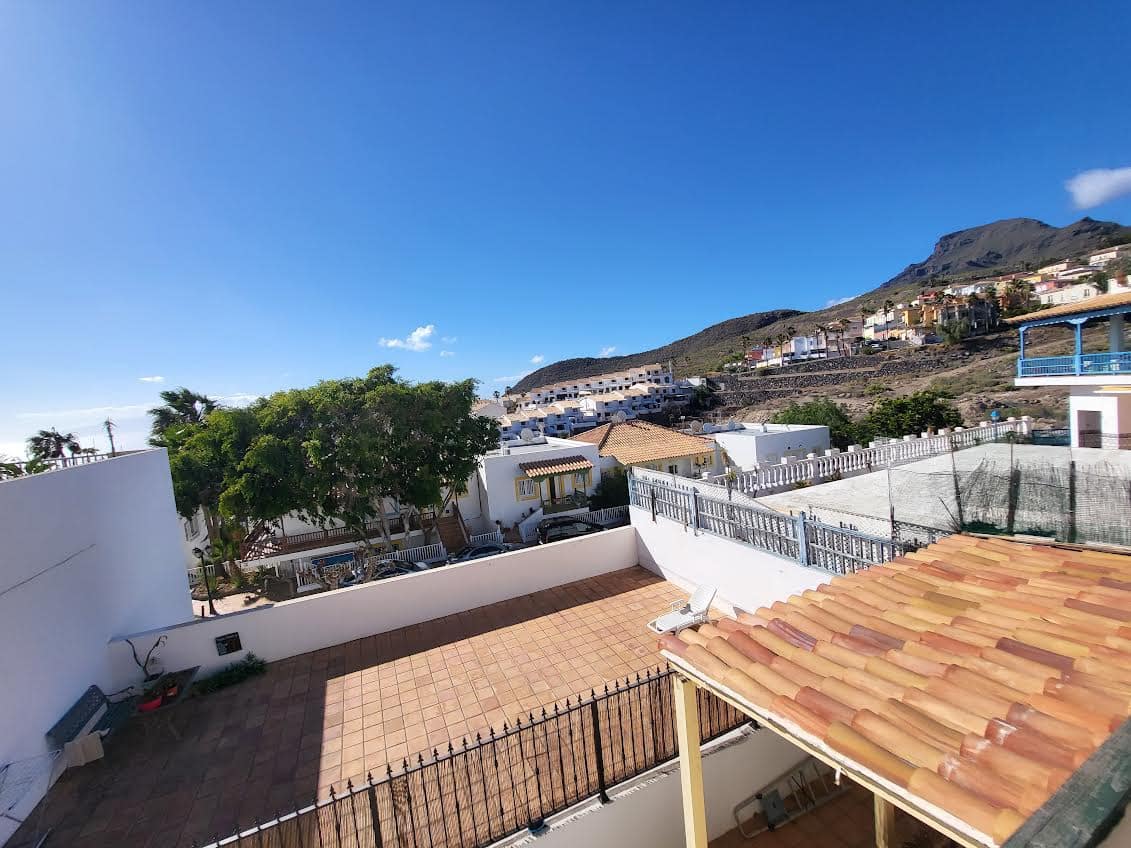 Penthouse de 3 chambres à louer à Arona avec garage - 1 800 € (Ref: 9934908)