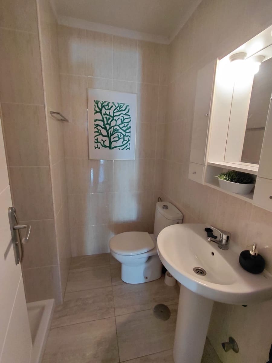 1 makuuhuone Huoneisto vuokrattavana paikassa Adeje mukana uima-altaan - 1 500 € (Ref: 9943209)