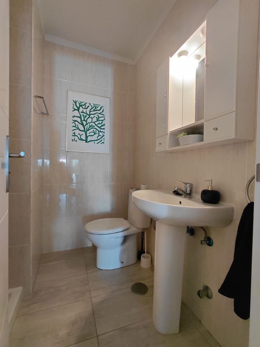 1 makuuhuone Huoneisto vuokrattavana paikassa Adeje mukana uima-altaan - 1 500 € (Ref: 9943209)