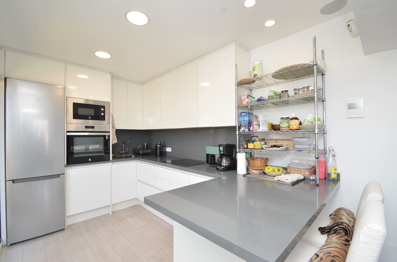 2 bedroom Apartment for rent in Palma de Mallorca - € 2,000 (Ref: 9831939)