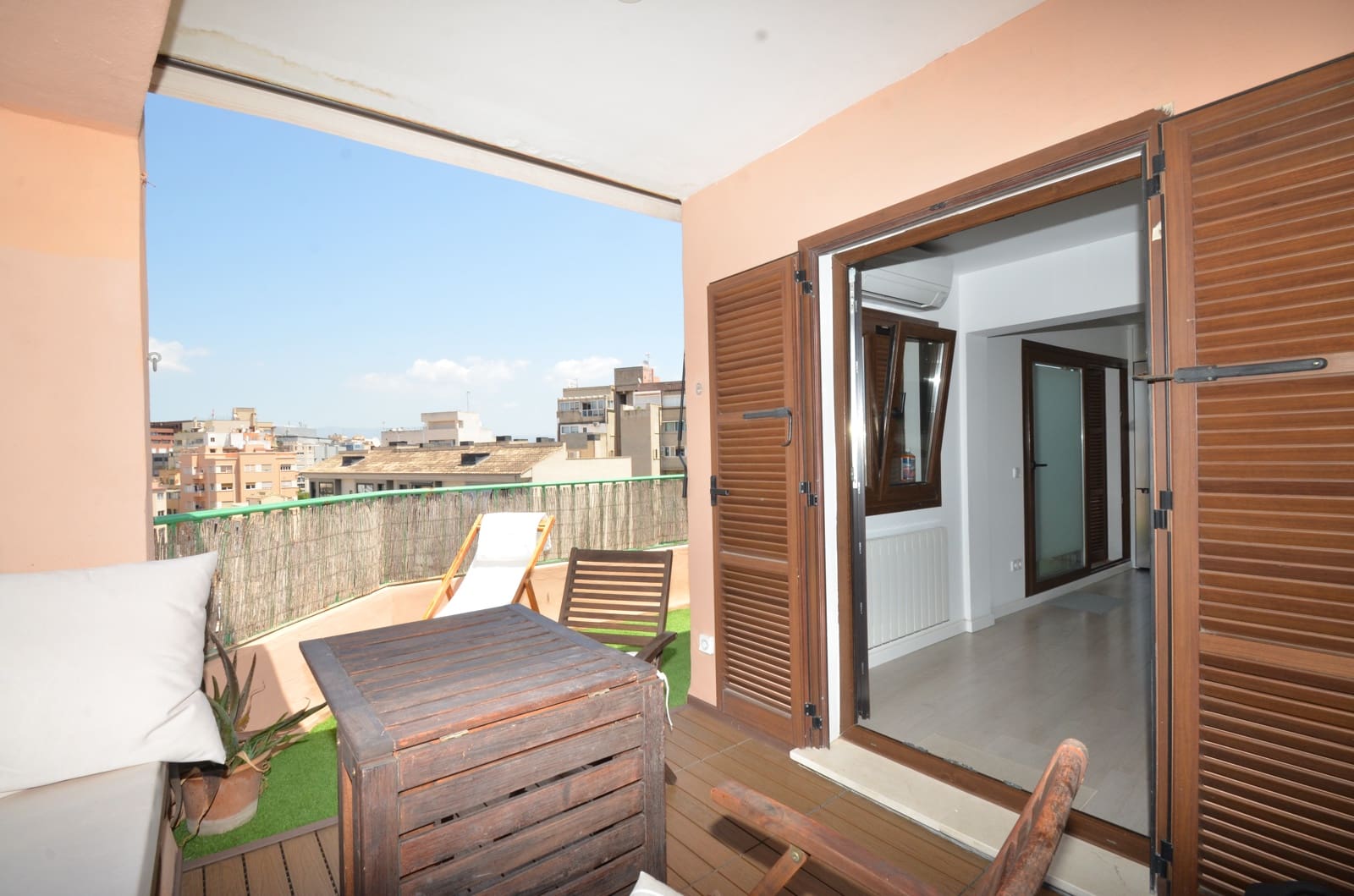 2 bedroom Apartment for rent in Palma de Mallorca - € 2,000 (Ref: 9831939)