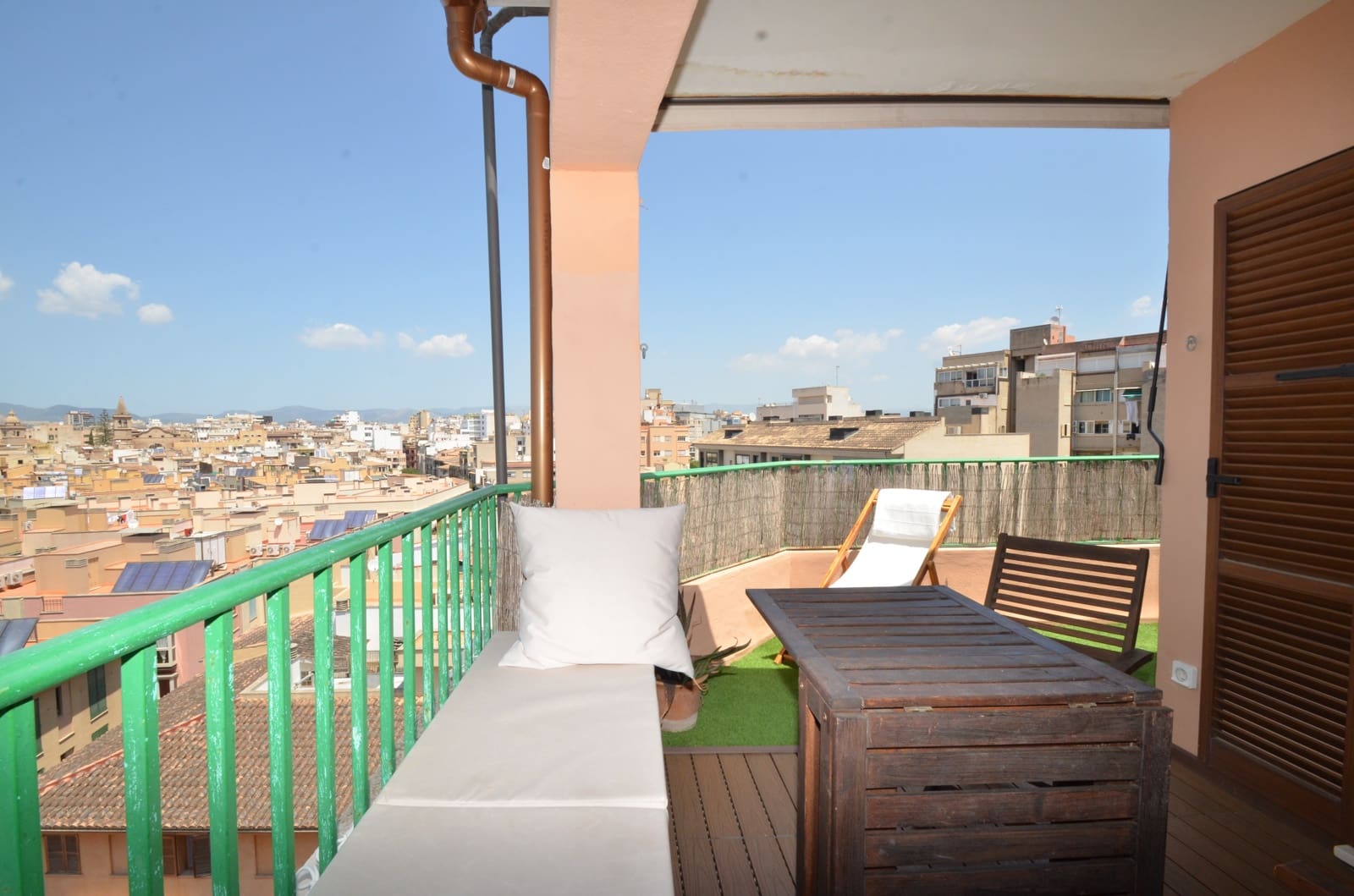 2 bedroom Apartment for rent in Palma de Mallorca - € 2,000 (Ref: 9831939)