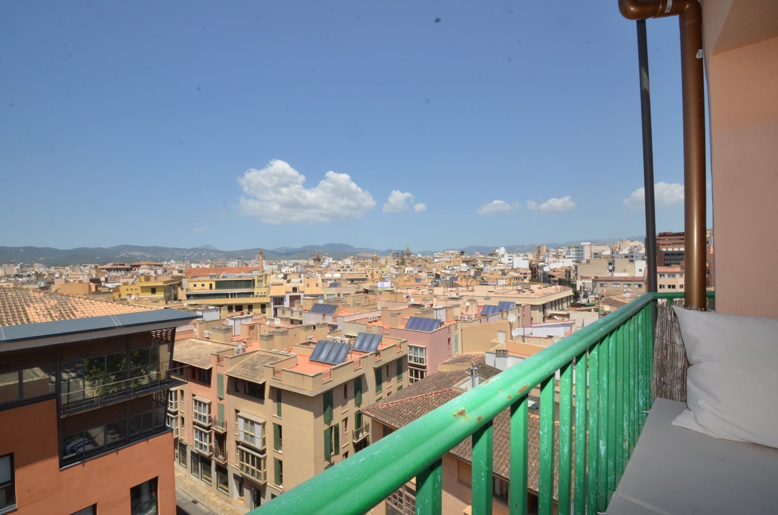 2 bedroom Apartment for rent in Palma de Mallorca - € 2,000 (Ref: 9831939)