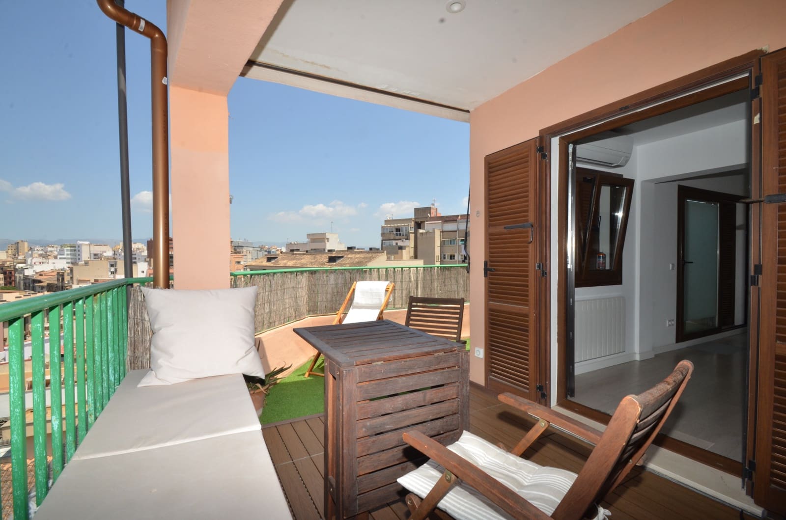 2 bedroom Apartment for rent in Palma de Mallorca - € 2,000 (Ref: 9831939)