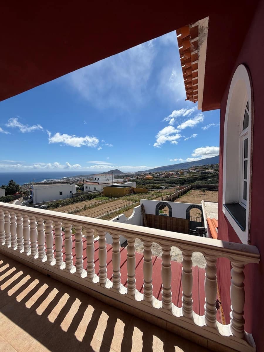 Chalet de 4 habitaciones en Araya en venta con garaje - 550.000 € (Ref: 9674218)