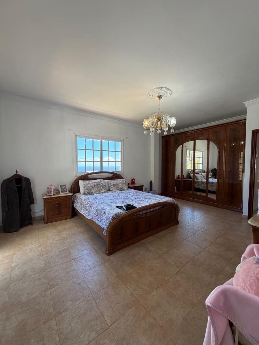 Chalet de 4 habitaciones en Araya en venta con garaje - 550.000 € (Ref: 9674218)