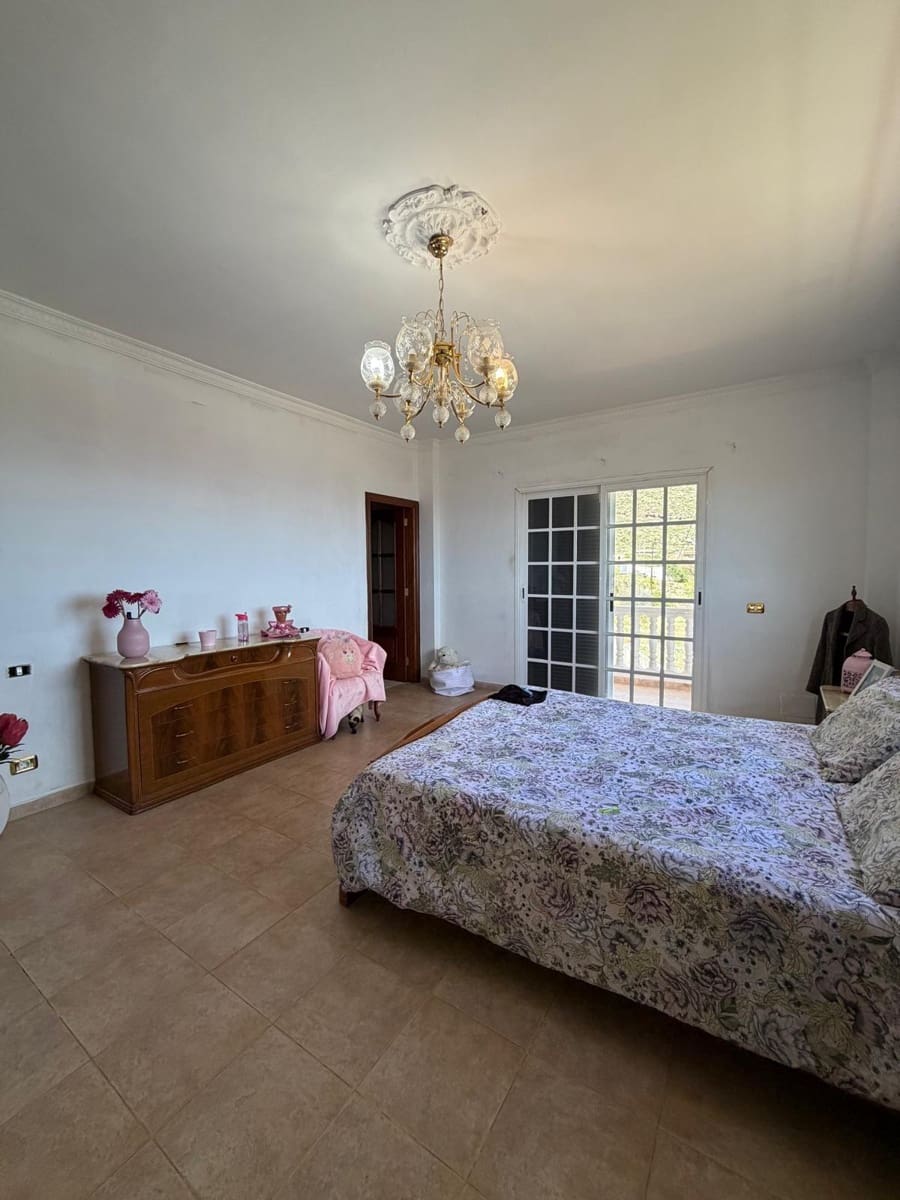 Chalet de 4 habitaciones en Araya en venta con garaje - 550.000 € (Ref: 9674218)