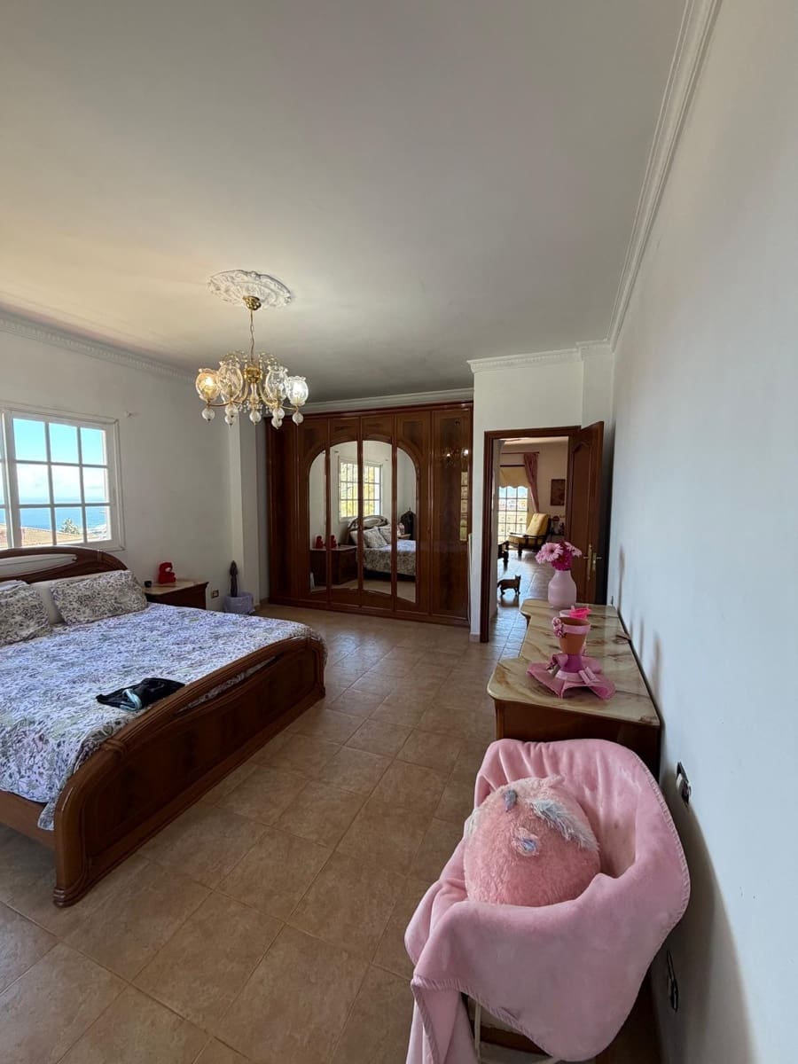 Chalet de 4 habitaciones en Araya en venta con garaje - 550.000 € (Ref: 9674218)