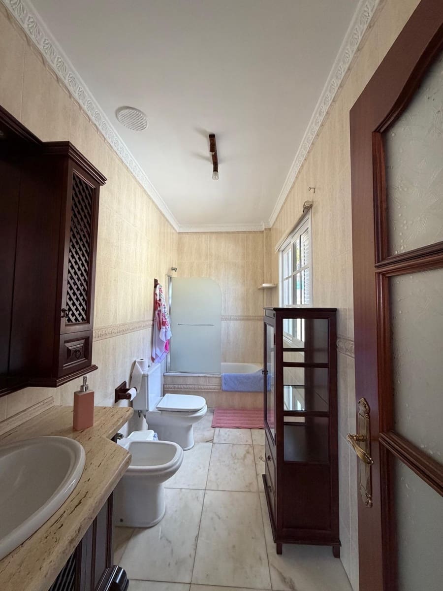 Chalet de 4 habitaciones en Araya en venta con garaje - 550.000 € (Ref: 9674218)