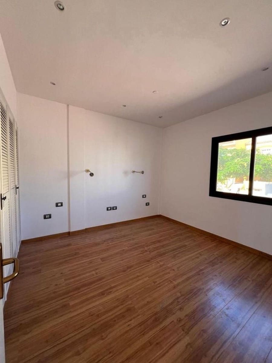 5 makuuhuone Rivitalo myytävänä paikassa El Rosario mukana 
autotalli - 490 000 € (Ref: 9677478)