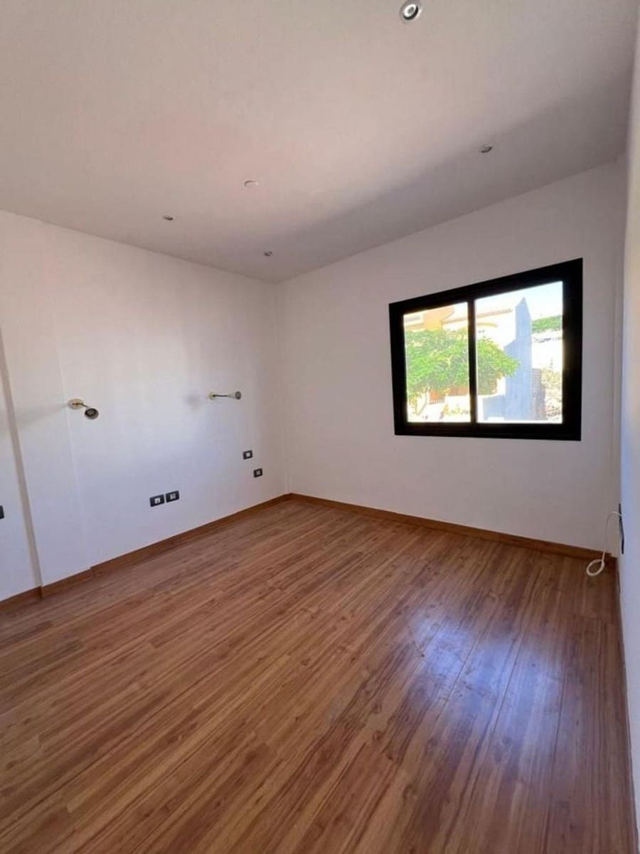 5 makuuhuone Rivitalo myytävänä paikassa El Rosario mukana 
autotalli - 490 000 € (Ref: 9677478)