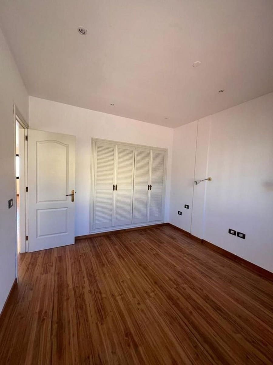 5 makuuhuone Rivitalo myytävänä paikassa El Rosario mukana 
autotalli - 490 000 € (Ref: 9677478)