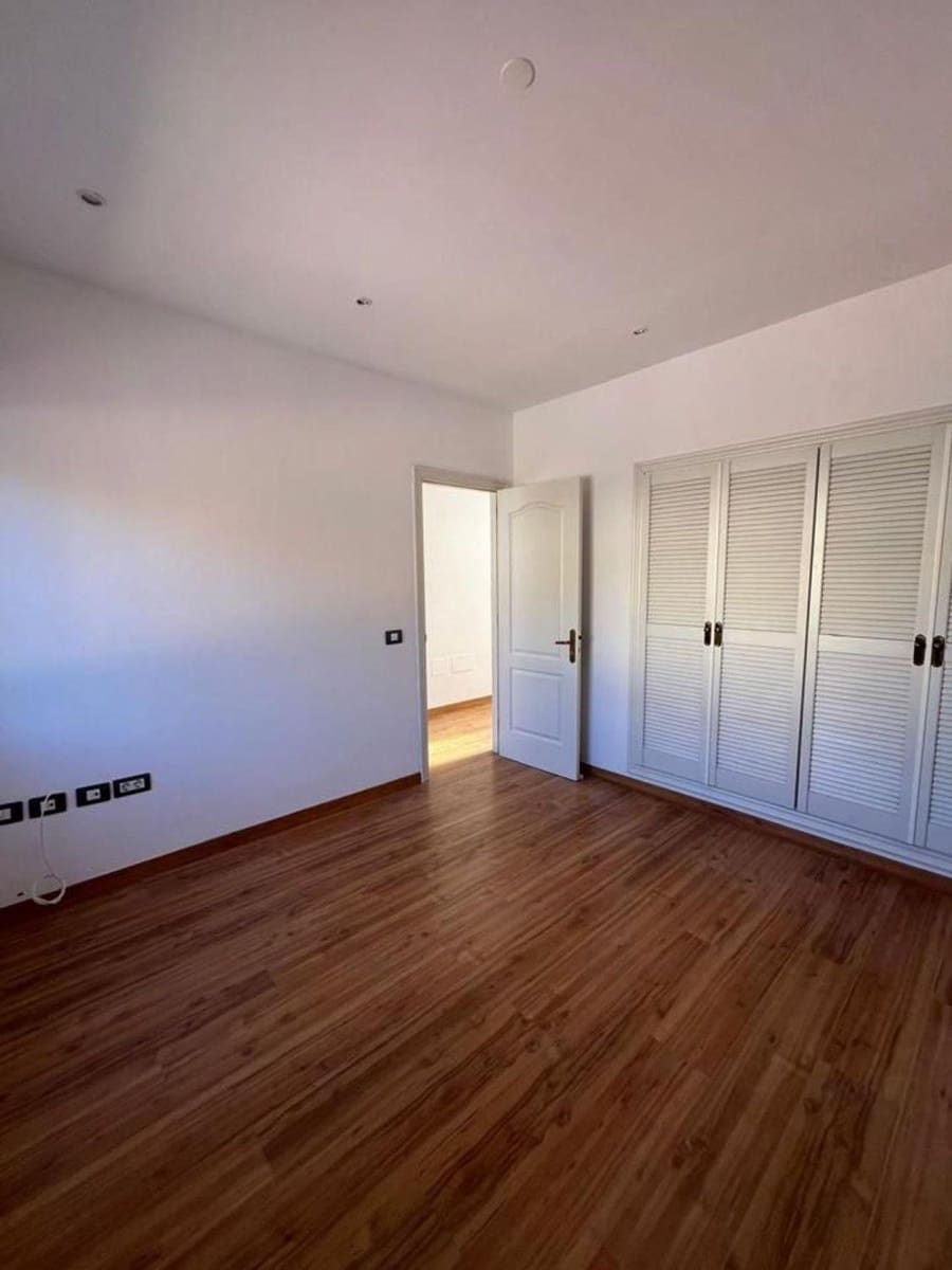 5 makuuhuone Rivitalo myytävänä paikassa El Rosario mukana 
autotalli - 490 000 € (Ref: 9677478)