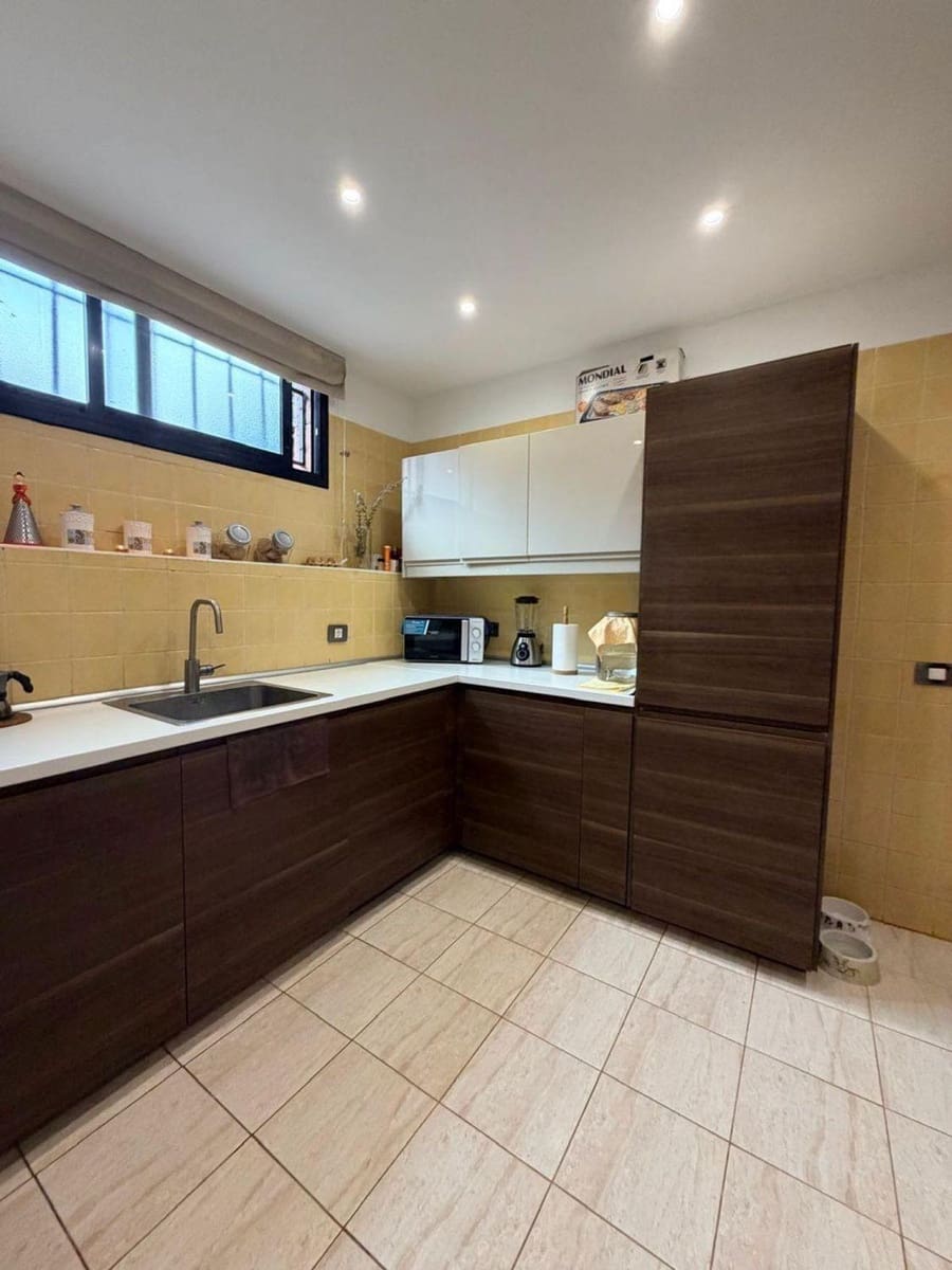 5 makuuhuone Rivitalo myytävänä paikassa El Rosario mukana 
autotalli - 490 000 € (Ref: 9677478)