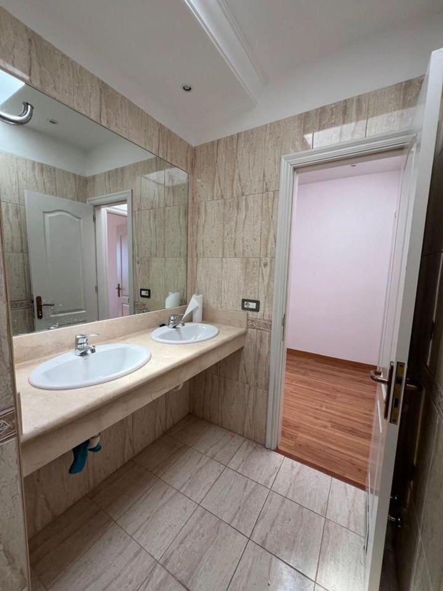 5 makuuhuone Rivitalo myytävänä paikassa El Rosario mukana 
autotalli - 490 000 € (Ref: 9677478)