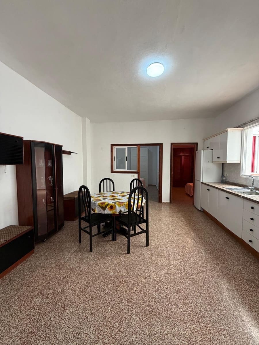 6 chambre Villa/Maison Semi-Mitoyenne à vendre à Santa Cruz de Tenerife avec garage - 450 000 € (Ref: 9677493)