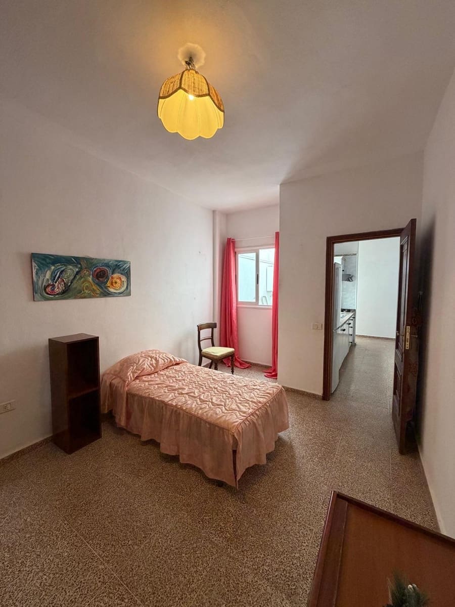 6 chambre Villa/Maison Semi-Mitoyenne à vendre à Santa Cruz de Tenerife avec garage - 450 000 € (Ref: 9677493)