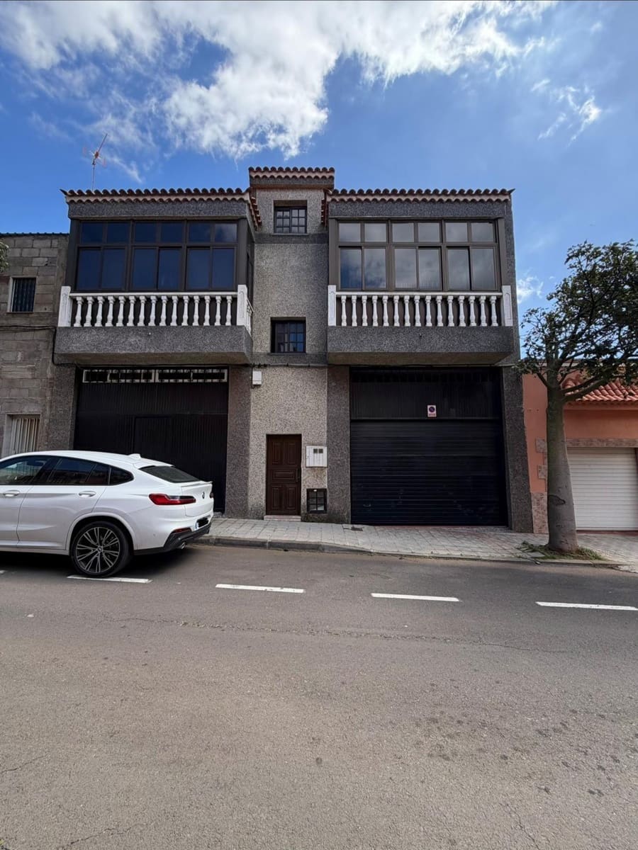 6 chambre Villa/Maison Semi-Mitoyenne à vendre à Santa Cruz de Tenerife avec garage - 450 000 € (Ref: 9677493)