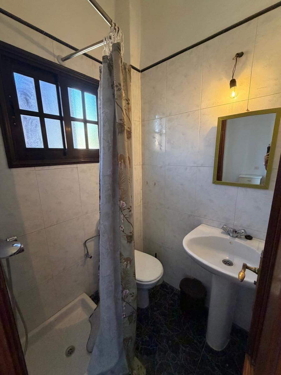 6 chambre Villa/Maison Semi-Mitoyenne à vendre à Santa Cruz de Tenerife avec garage - 450 000 € (Ref: 9677493)