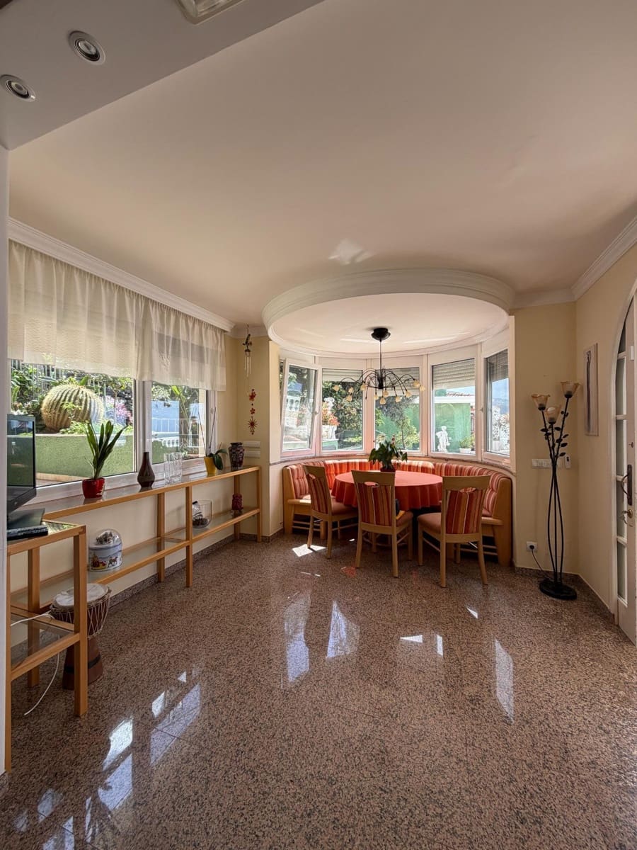 4 soveværelse Villa til salg i San Cristobal de La Laguna med swimmingpool garage - € 990.000 (Ref: 9679866)