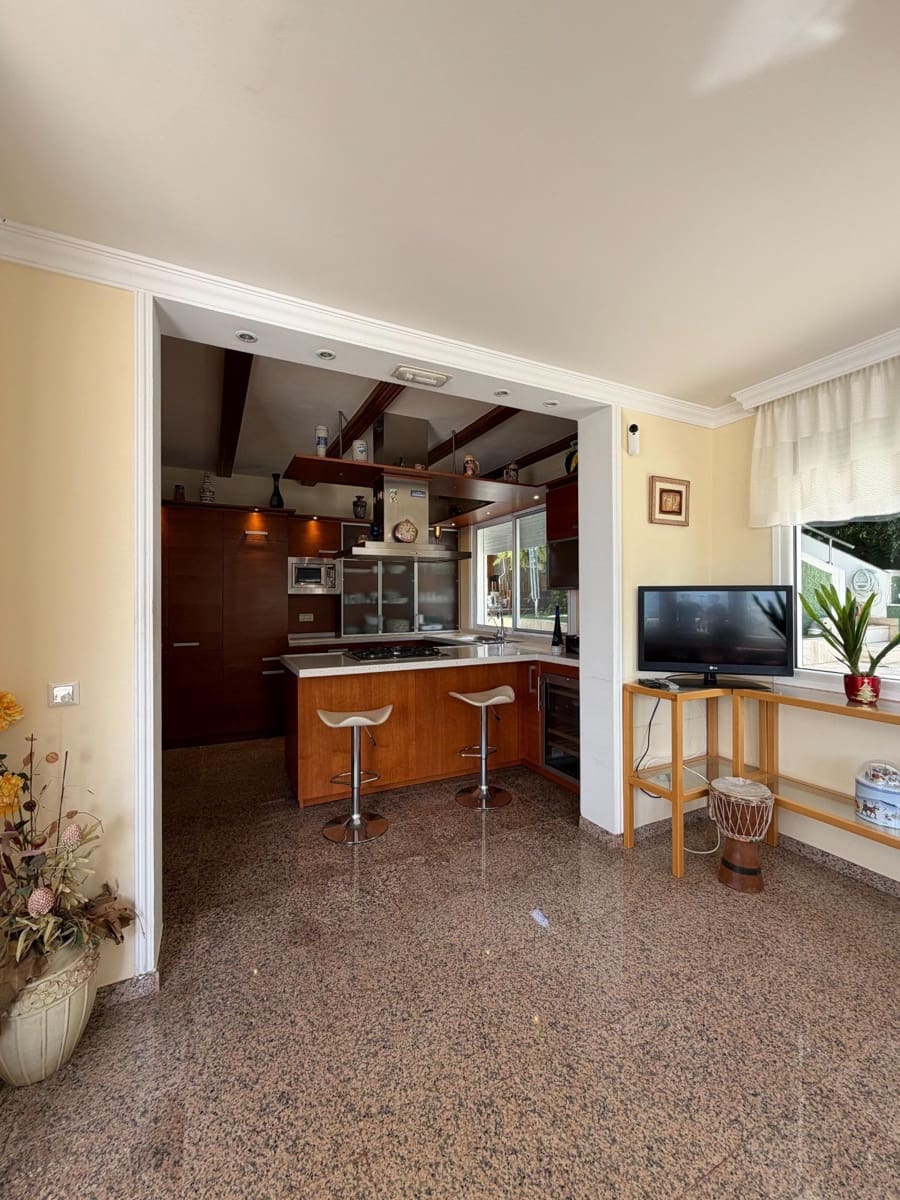 4 soveværelse Villa til salg i San Cristobal de La Laguna med swimmingpool garage - € 990.000 (Ref: 9679866)