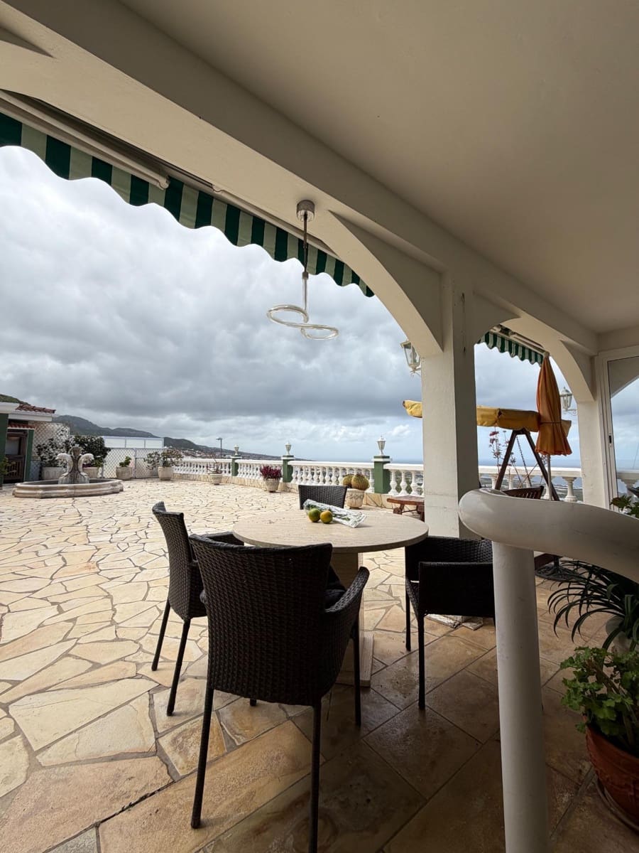 4 bedroom Villa for sale in San Cristobal de La Laguna with pool garage - € 900,000 (Ref: 9679866)